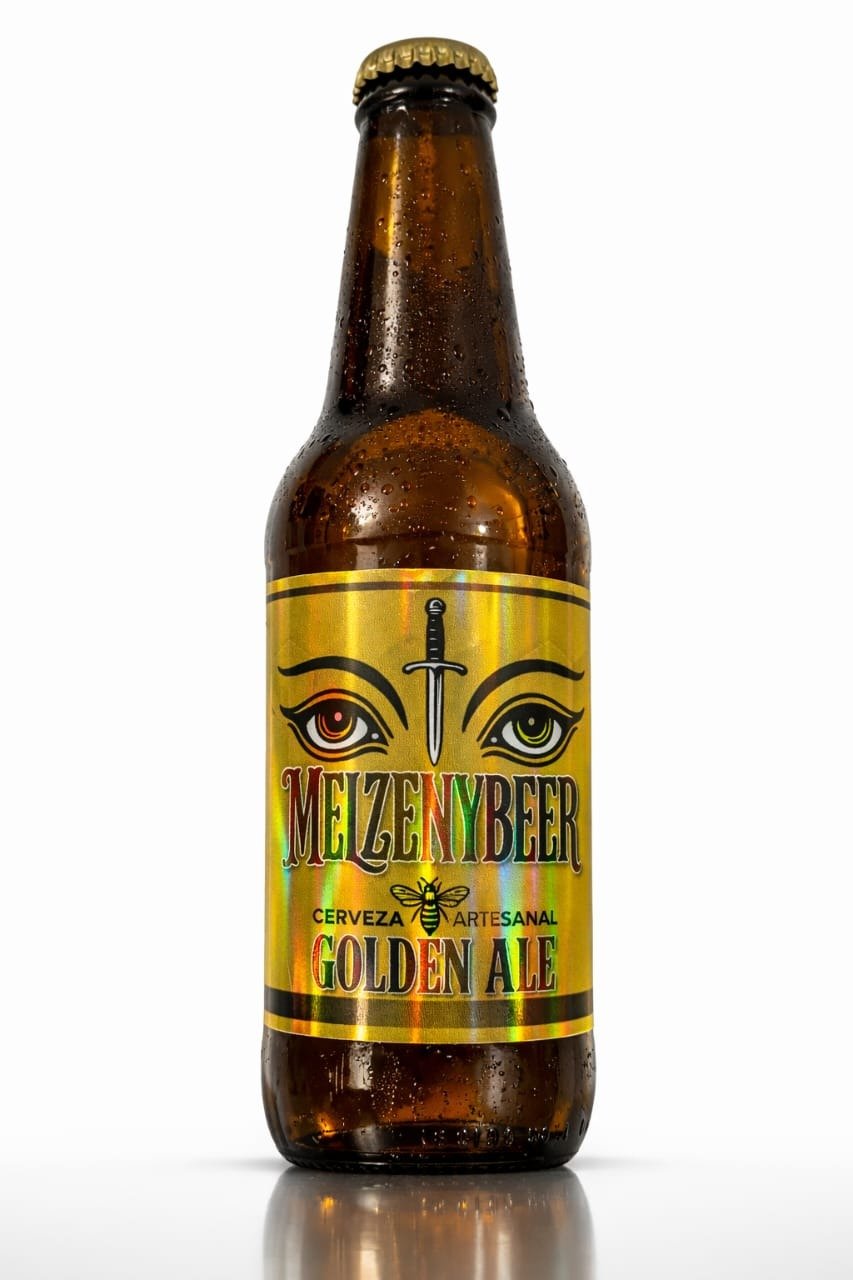 Botella de cerveza artesanal con miel British Brown Melzenybeer